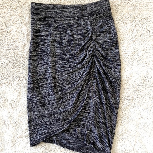 Super Comfy Wilfred Ruched Skirt - Picture 9 of 12